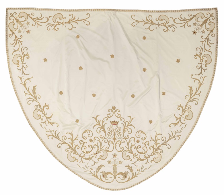 restauración del manto de la Virgen